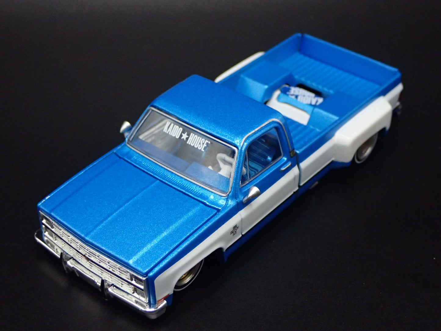 CHEVROLET SILVERADO DUALLY KAIDO SQUAREBODY TRUCK BLUE 1/64 DIECAST MODEL CAR