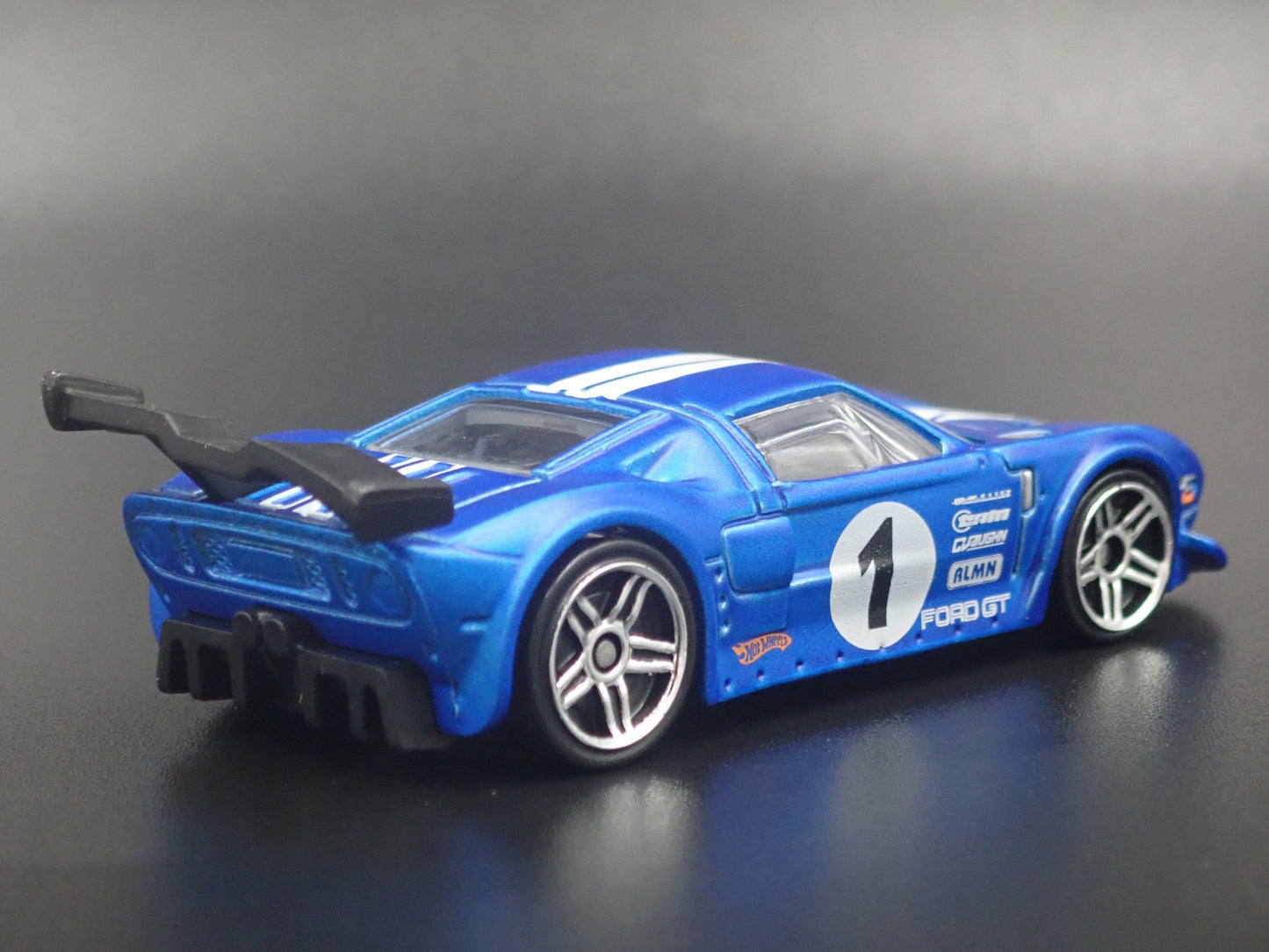 2005-2006 FORD GT LM BLUE RARE 1:64 SCALE COLLECTIBLE DIORAMA DIECAST MODEL CAR