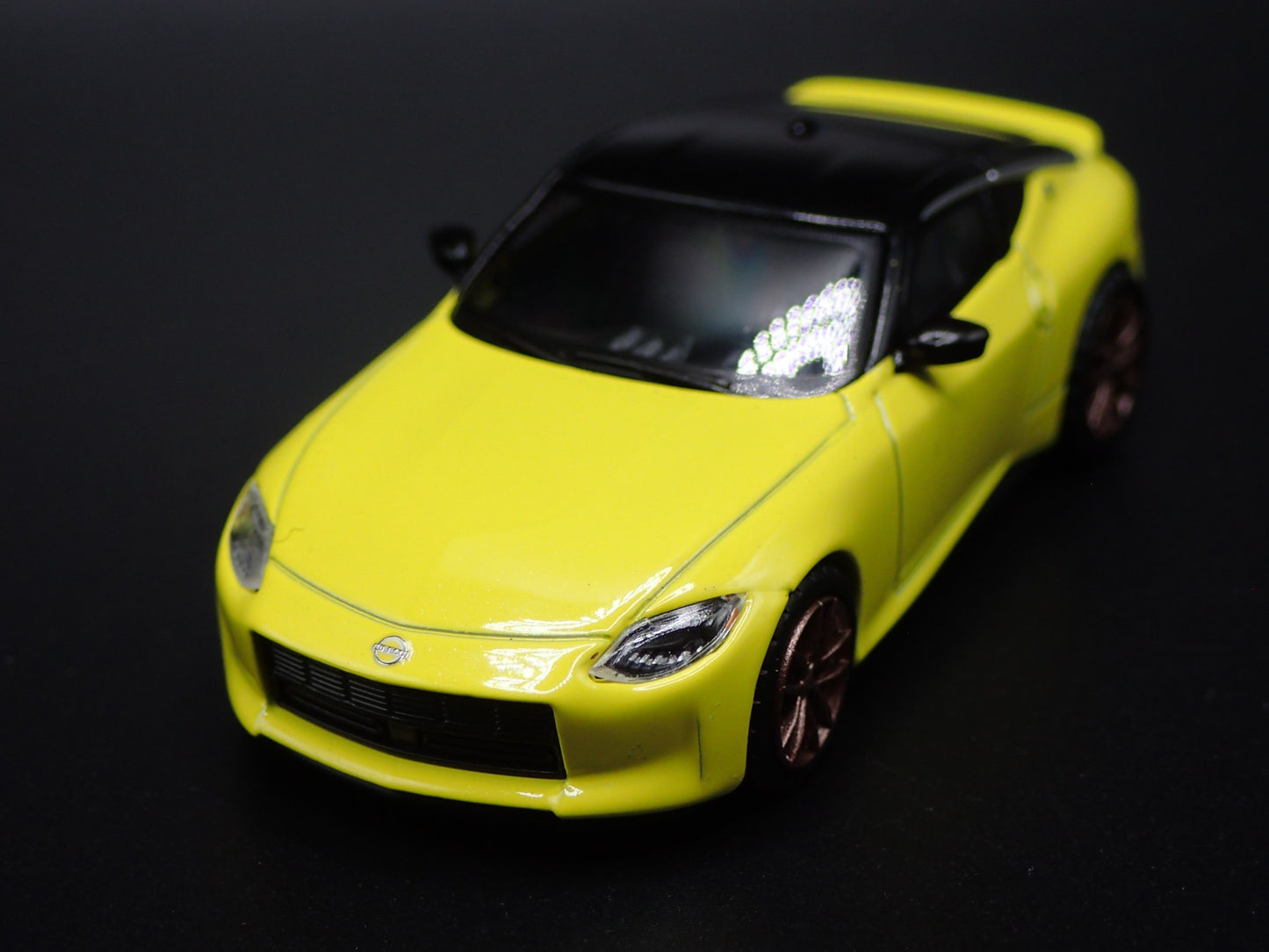 2023-2025 NISSAN Z YELLOW 1:64 SCALE COLLECTIBLE DIORAMA DIECAST MODEL CAR