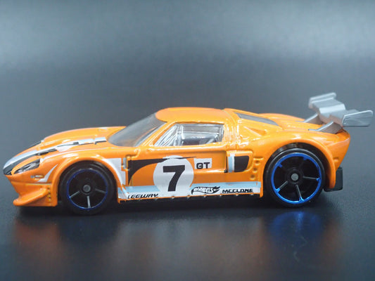 2005-2006 FORD GT LM ORANGE 1:64 SCALE COLLECTIBLE DIORAMA DIECAST MODEL CAR