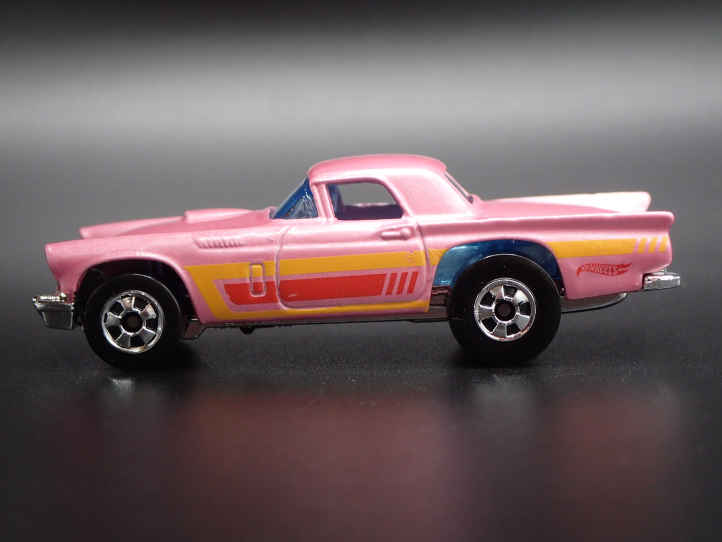 1957 57 FORD THUNDERBIRD TBIRD 1:64 SCALE COLLECTIBLE DIORAMA DIECAST MODEL CAR