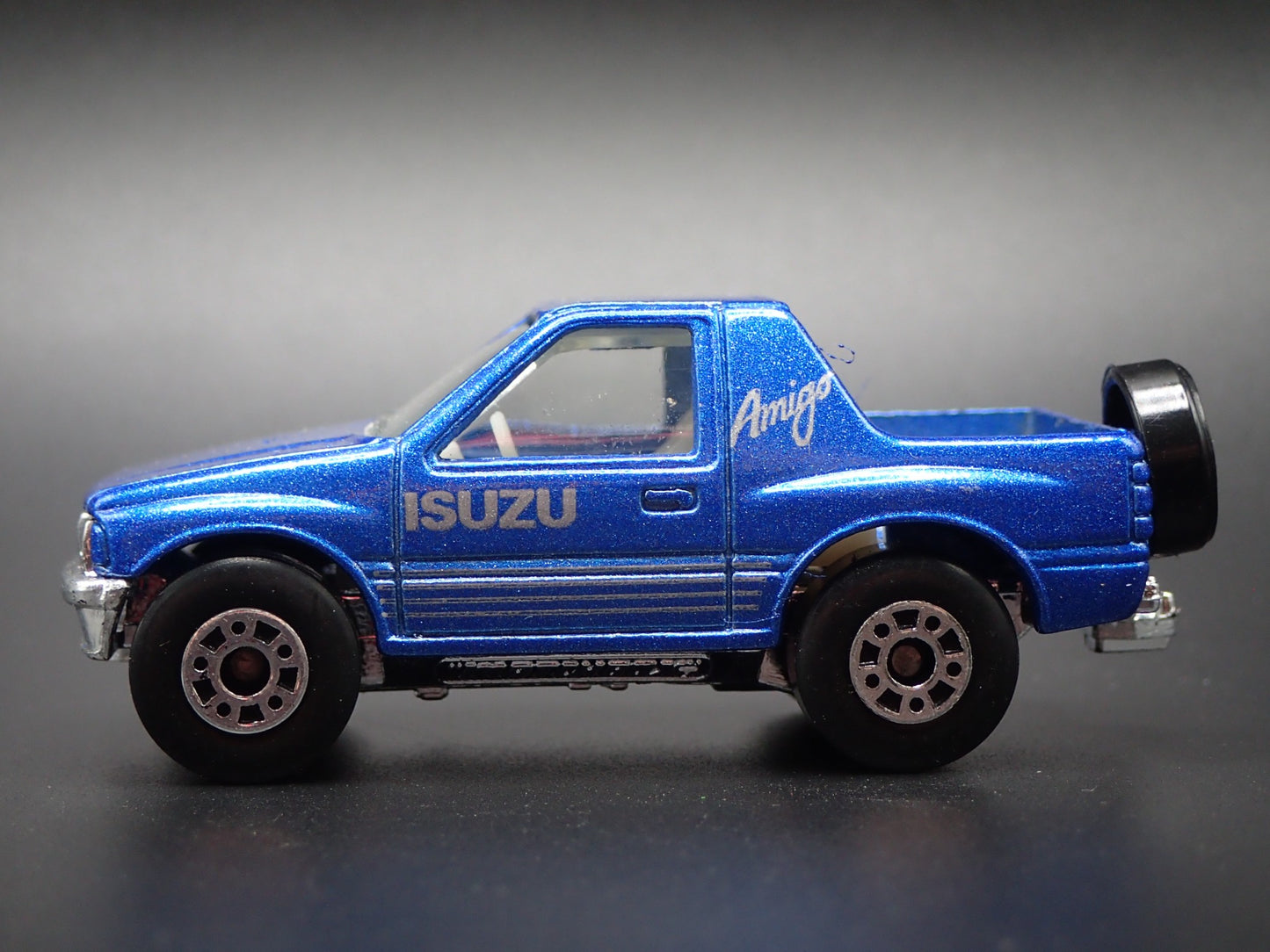 1989-1994 ISUZU AMIGO SUV BLUE 1:64 SCALE COLLECTIBLE DIORAMA DIECAST MODEL CAR