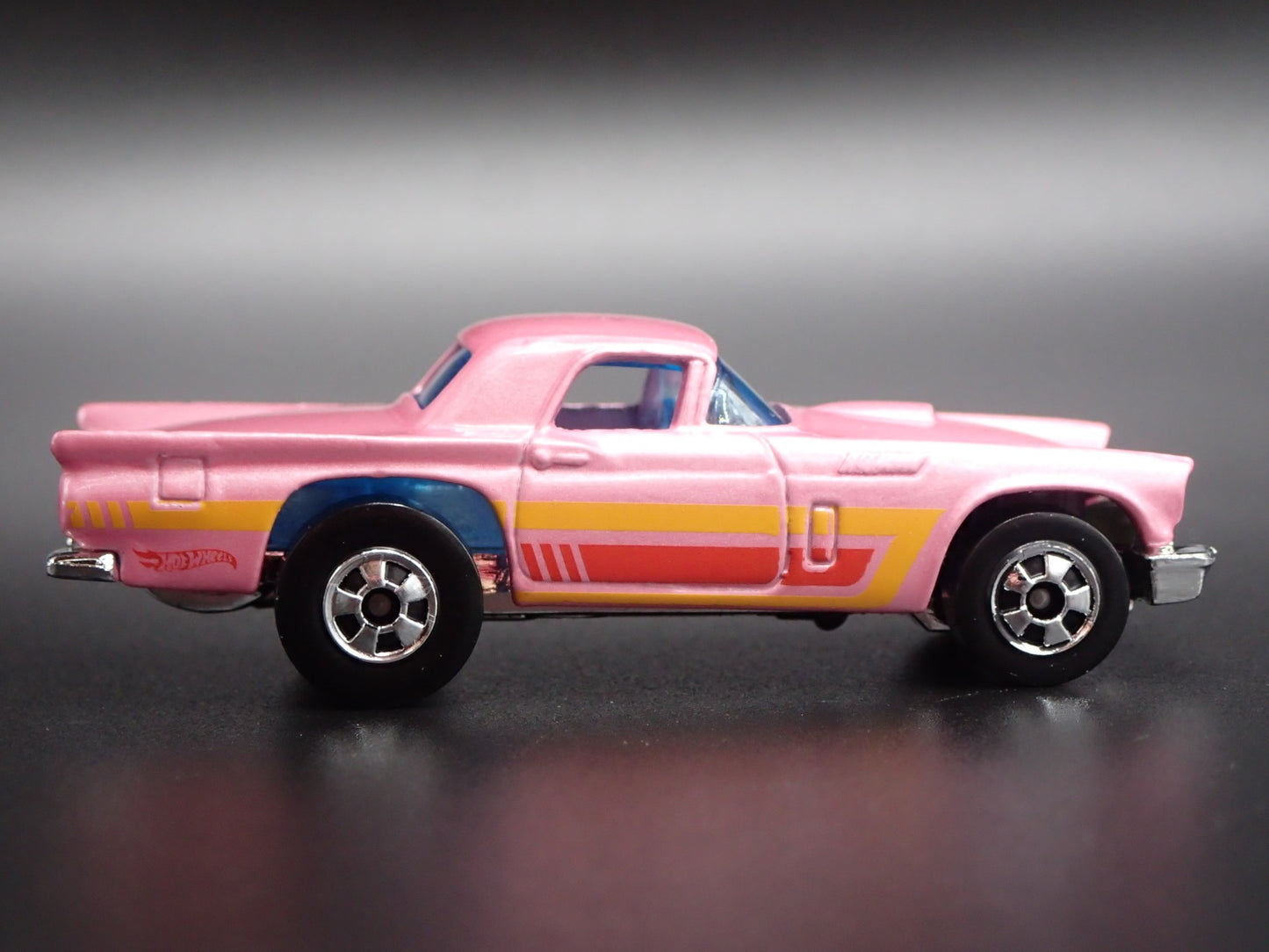 1957 57 FORD THUNDERBIRD TBIRD 1:64 SCALE COLLECTIBLE DIORAMA DIECAST MODEL CAR