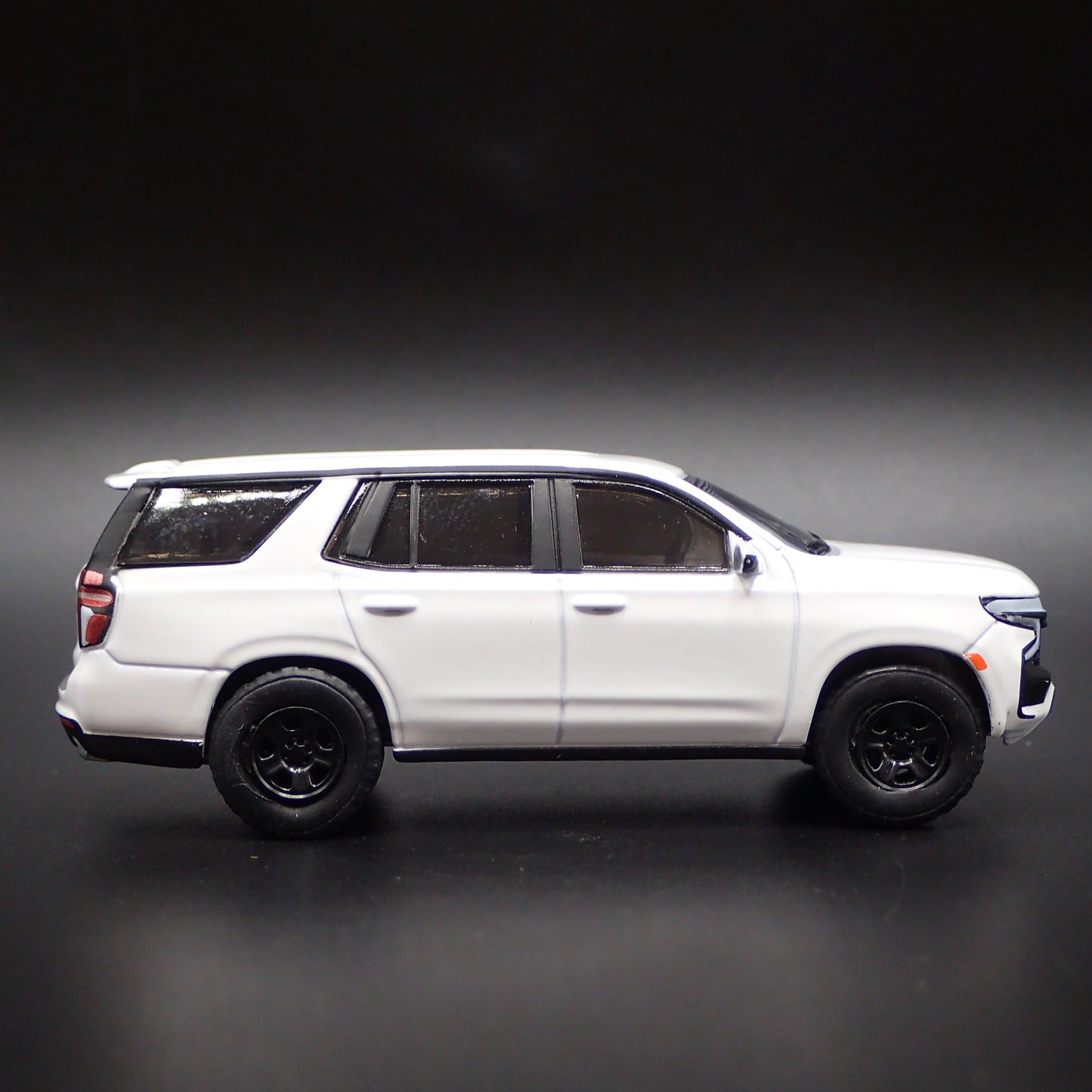 2021-2026 CHEVY CHEVROLET TAHOE 1:64 SCALE COLLECTIBLE DIORAMA DIECAST MODEL CAR