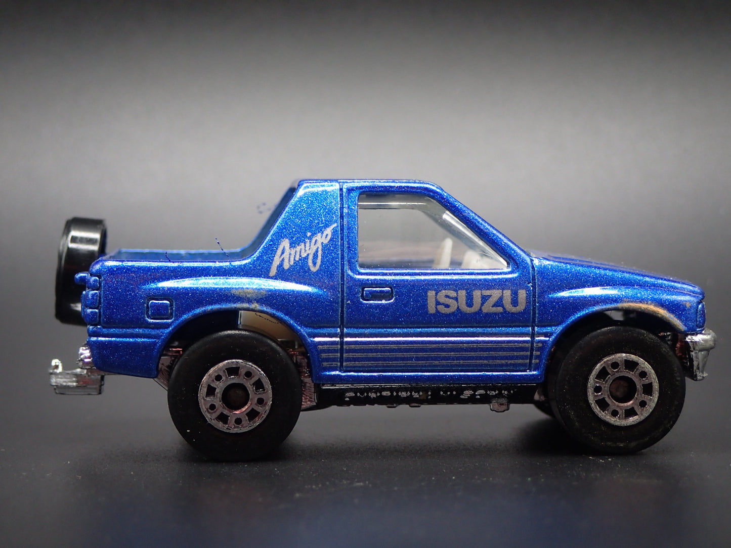 1989-1994 ISUZU AMIGO SUV BLUE 1:64 SCALE COLLECTIBLE DIORAMA DIECAST MODEL CAR