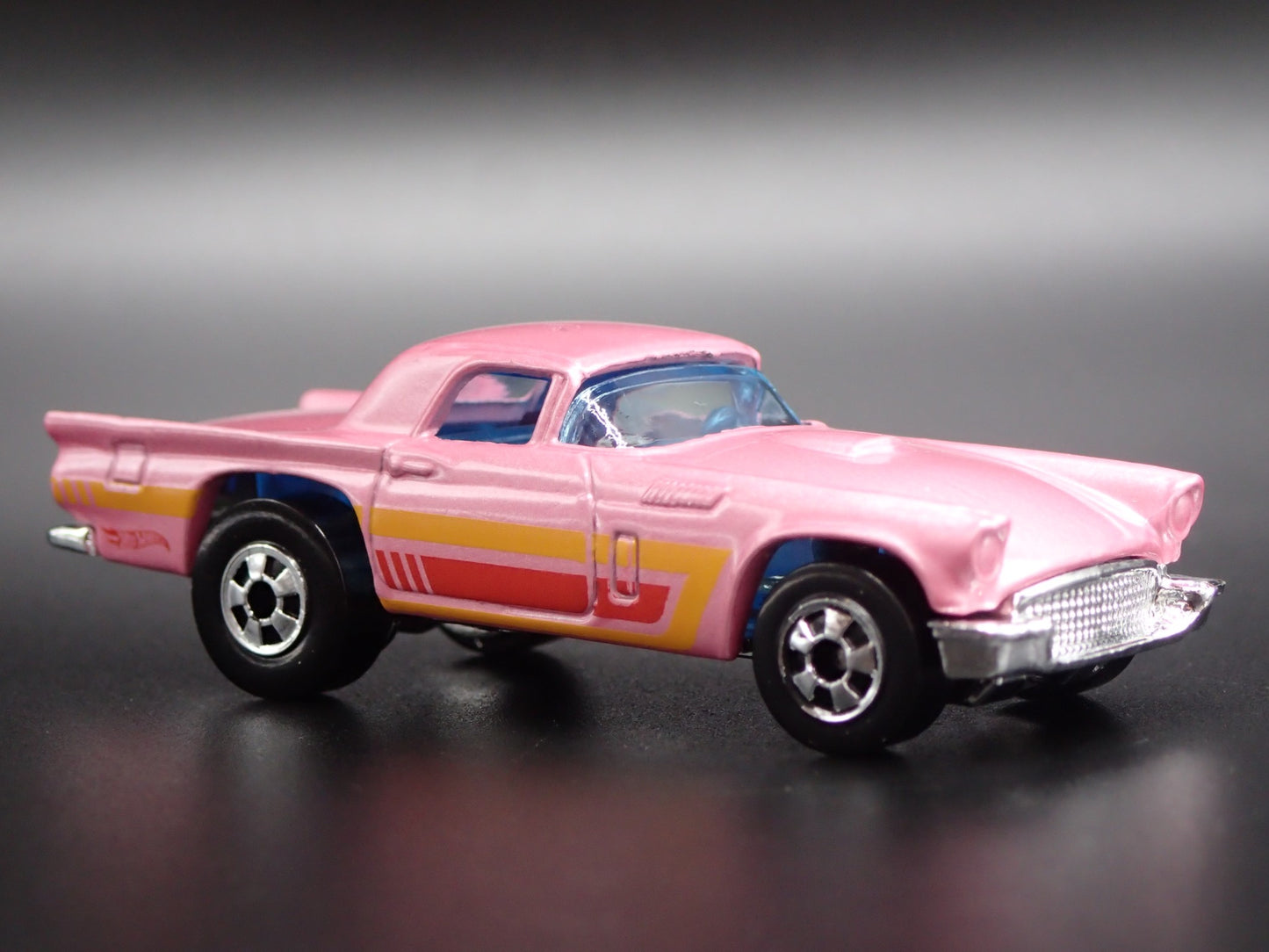 1957 57 FORD THUNDERBIRD TBIRD 1:64 SCALE COLLECTIBLE DIORAMA DIECAST MODEL CAR