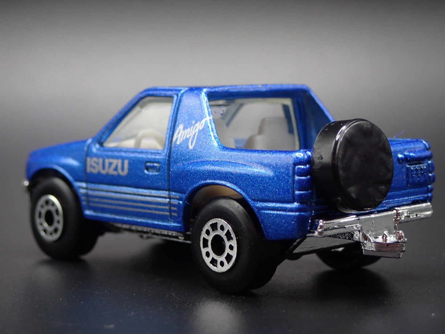 1989-1994 ISUZU AMIGO SUV BLUE 1:64 SCALE COLLECTIBLE DIORAMA DIECAST MODEL CAR