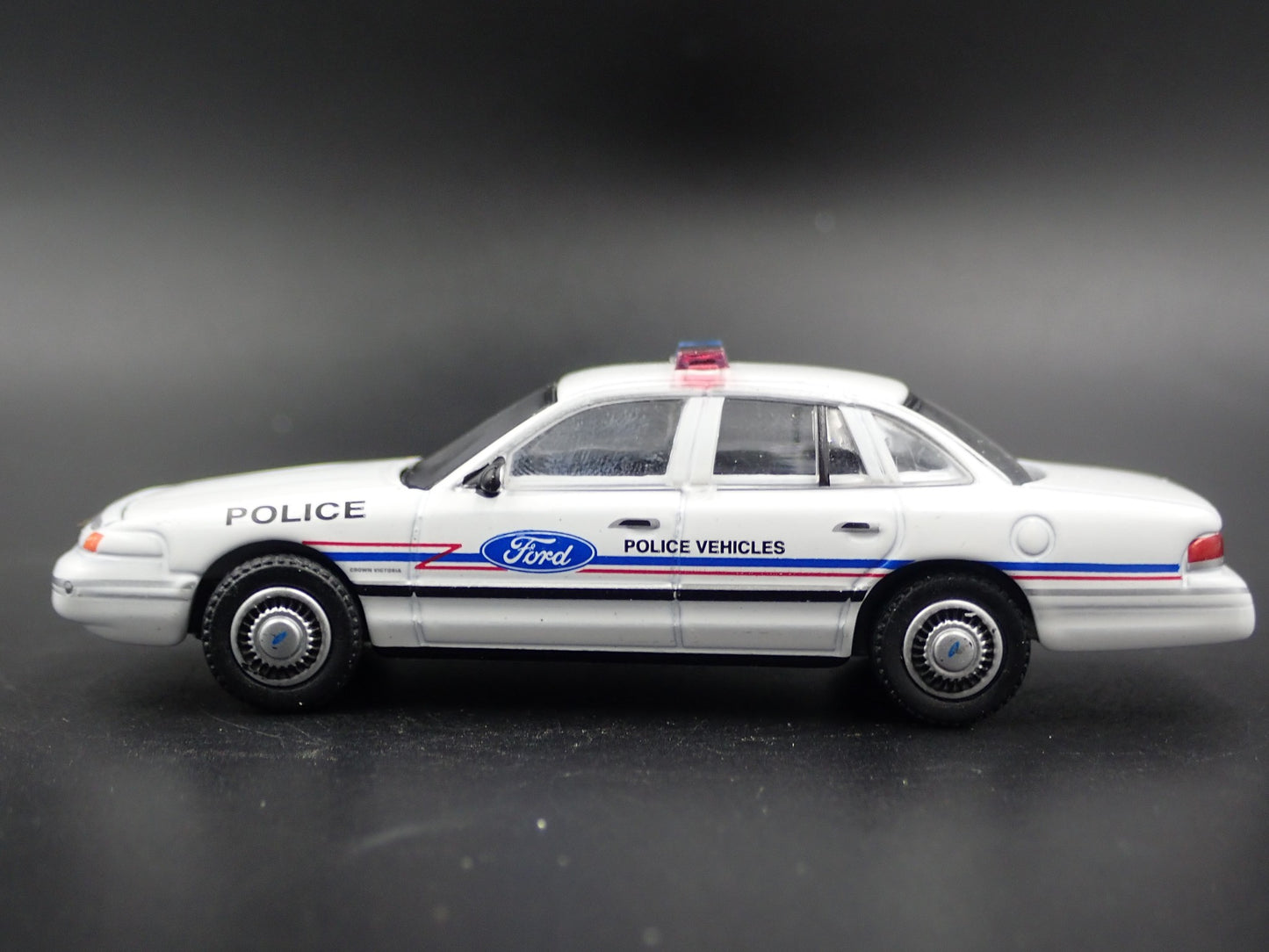 1993 93 FORD CROWN VICTORIA POLICE INTERCEPTOR RARE 1:64 SCALE DIECAST MODEL CAR