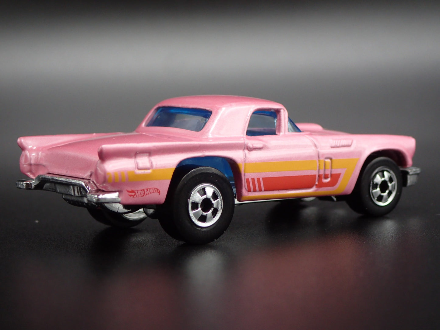 1957 57 FORD THUNDERBIRD TBIRD 1:64 SCALE COLLECTIBLE DIORAMA DIECAST MODEL CAR