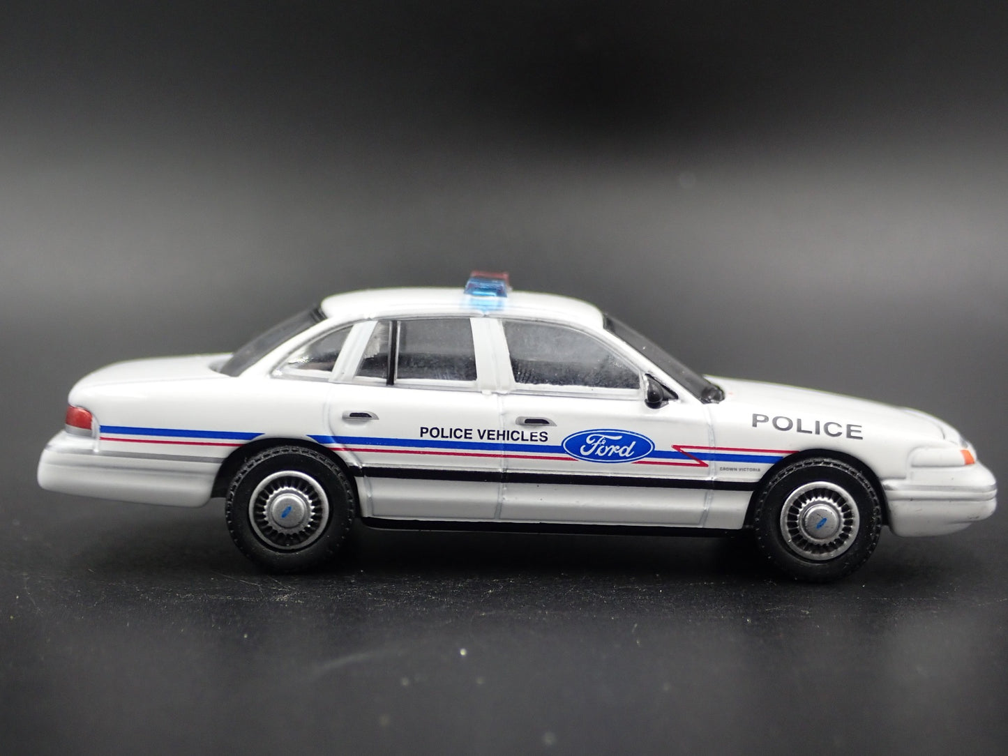 1993 93 FORD CROWN VICTORIA POLICE INTERCEPTOR RARE 1:64 SCALE DIECAST MODEL CAR