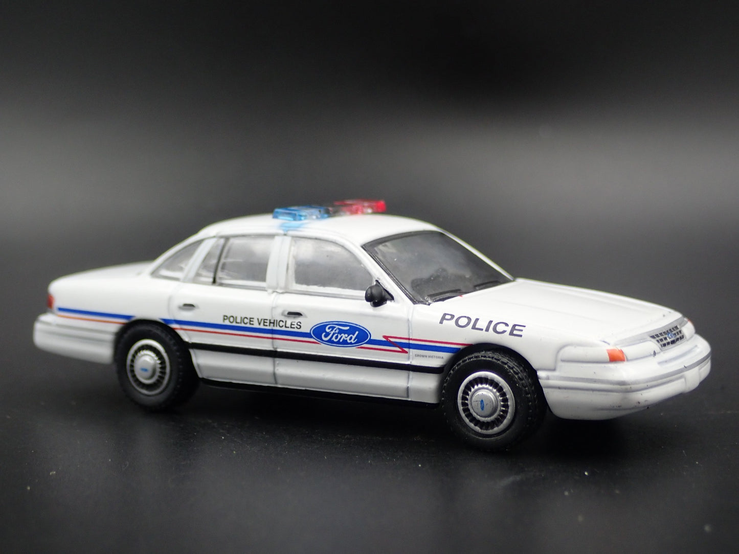 1993 93 FORD CROWN VICTORIA POLICE INTERCEPTOR RARE 1:64 SCALE DIECAST MODEL CAR