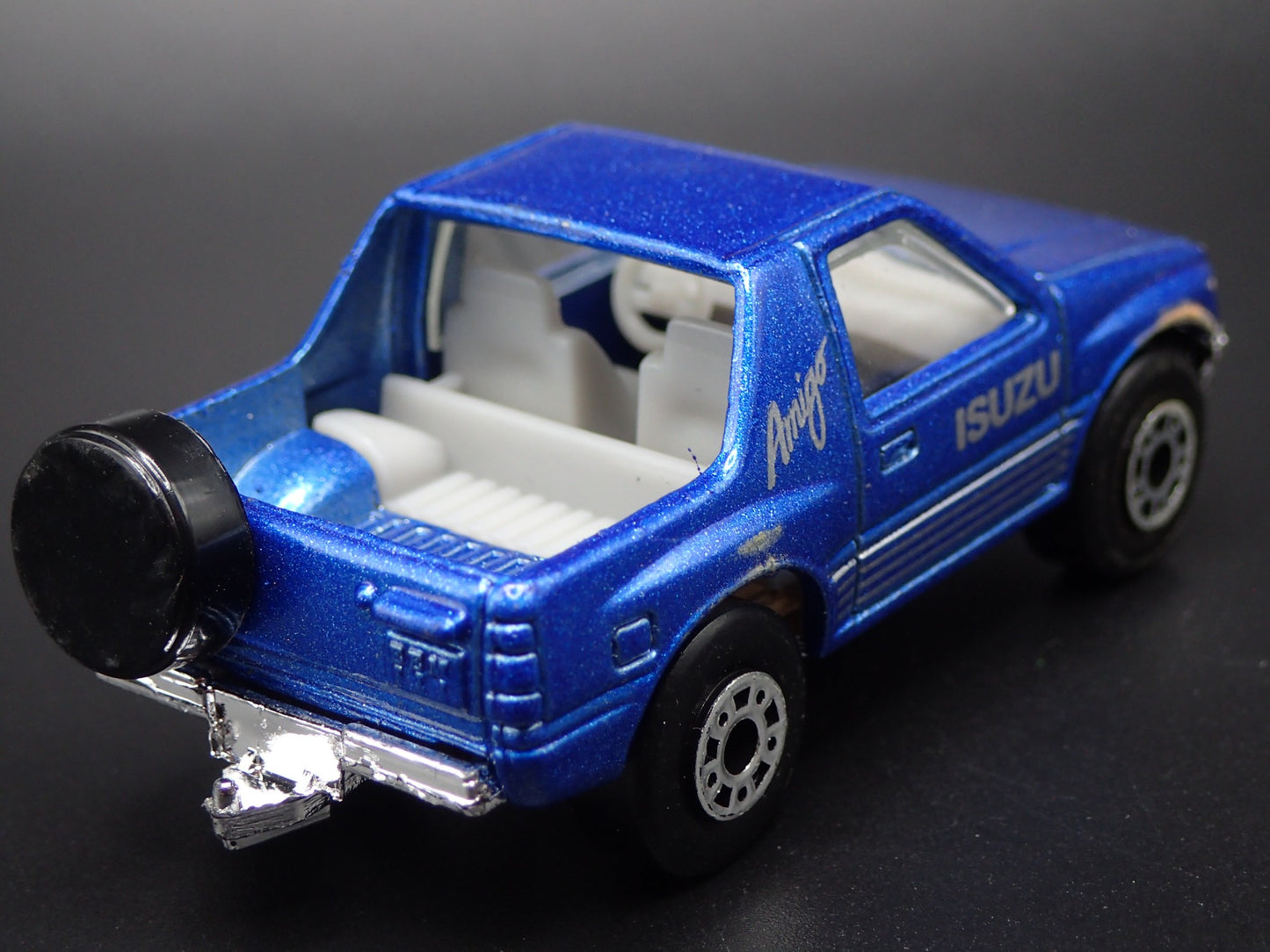 1989-1994 ISUZU AMIGO SUV BLUE 1:64 SCALE COLLECTIBLE DIORAMA DIECAST MODEL CAR