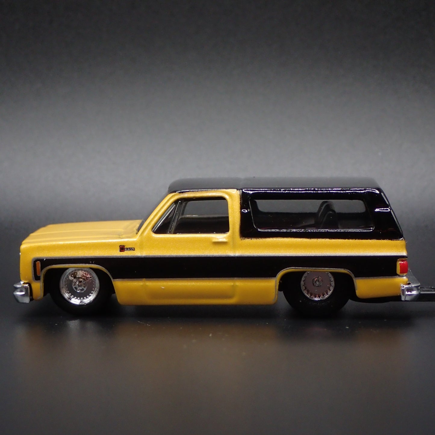 1979 79 CHEVY CHEVROLET K5 BLAZER SQUAREBODY  HITCH 1:64 SCALE DIECAST MODEL CAR