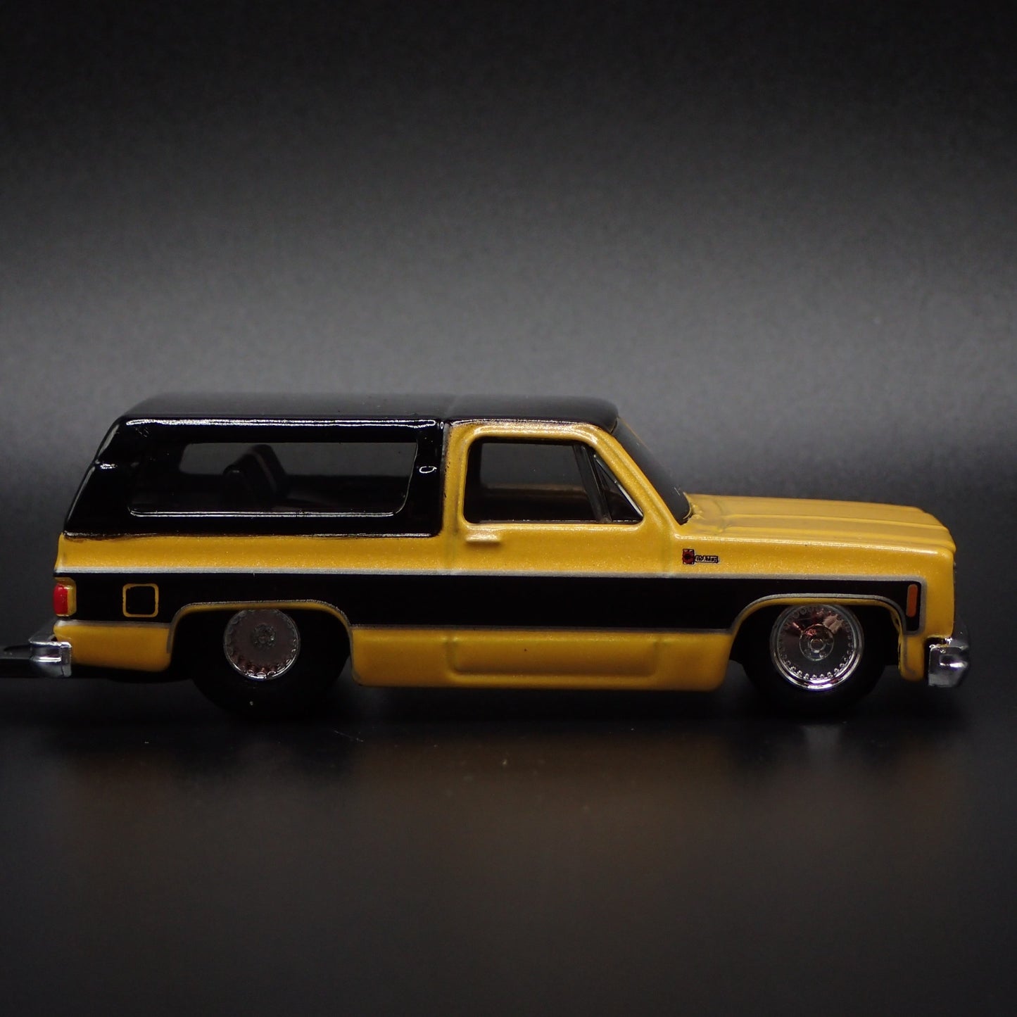 1979 79 CHEVY CHEVROLET K5 BLAZER SQUAREBODY  HITCH 1:64 SCALE DIECAST MODEL CAR