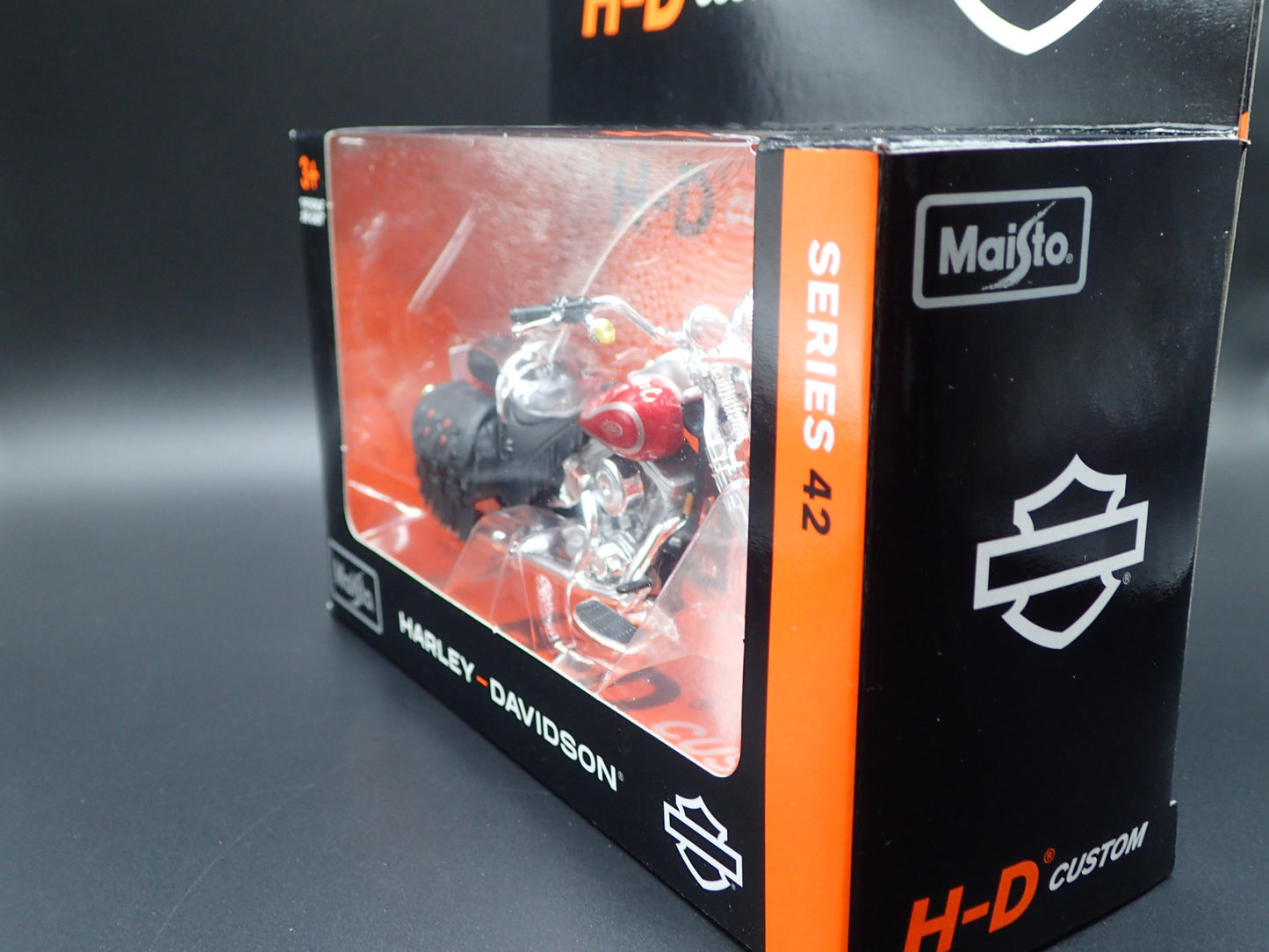 1999 FLSTS HERITAGE SOFTAIL SPRINGER HARLEY DAVIDSON MOTORCYCLE MAISTO 42 1/18