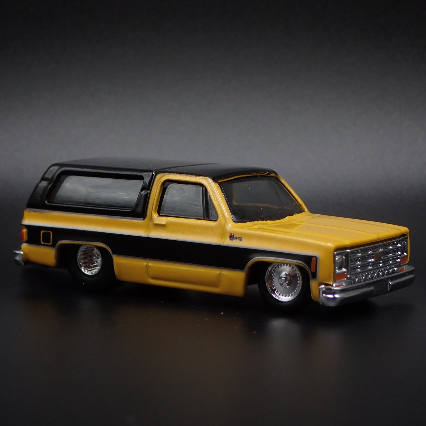 1979 79 CHEVY CHEVROLET K5 BLAZER SQUAREBODY  HITCH 1:64 SCALE DIECAST MODEL CAR
