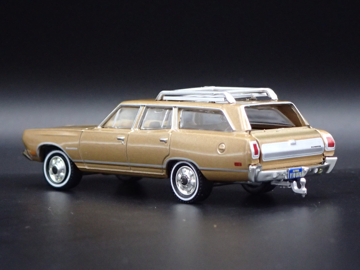 1969 PLYMOUTH SATELLITE STATION WAGON BRADY BUNCH 1:64 SCALE DIECAST MODEL CAR
