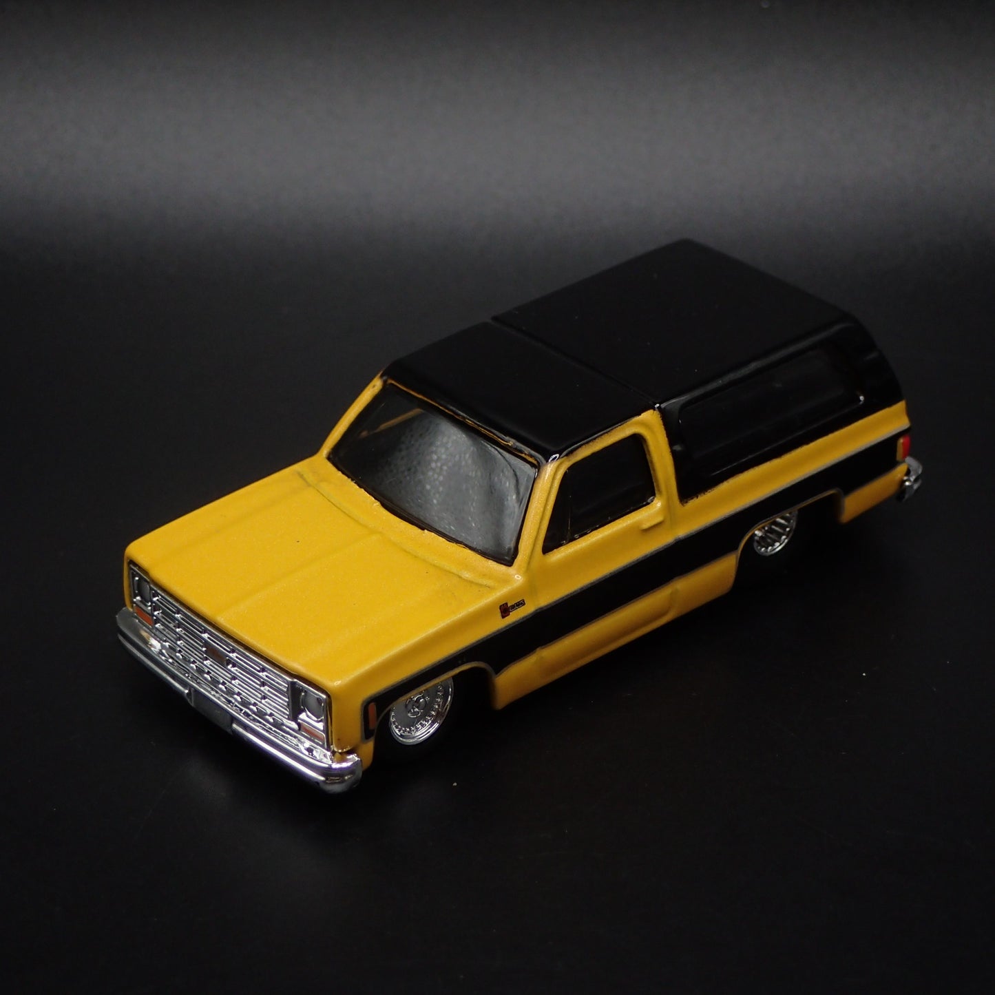 1979 79 CHEVY CHEVROLET K5 BLAZER SQUAREBODY  HITCH 1:64 SCALE DIECAST MODEL CAR