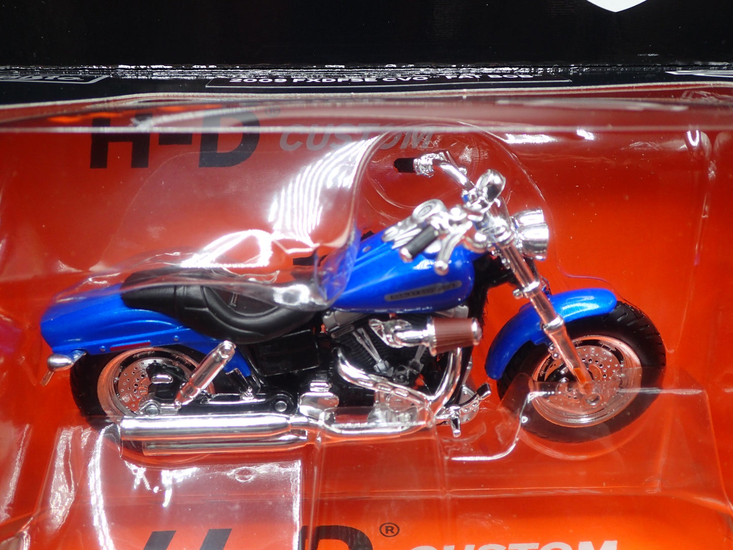2009 09 FXDFSE CVO FAT BOB HARLEY DAVIDSON MOTORCYCLE MAISTO SERIES 42 1/18 BIKE