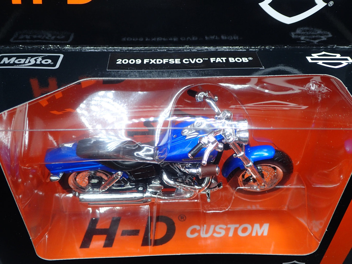2009 09 FXDFSE CVO FAT BOB HARLEY DAVIDSON MOTORCYCLE MAISTO SERIES 42 1/18 BIKE