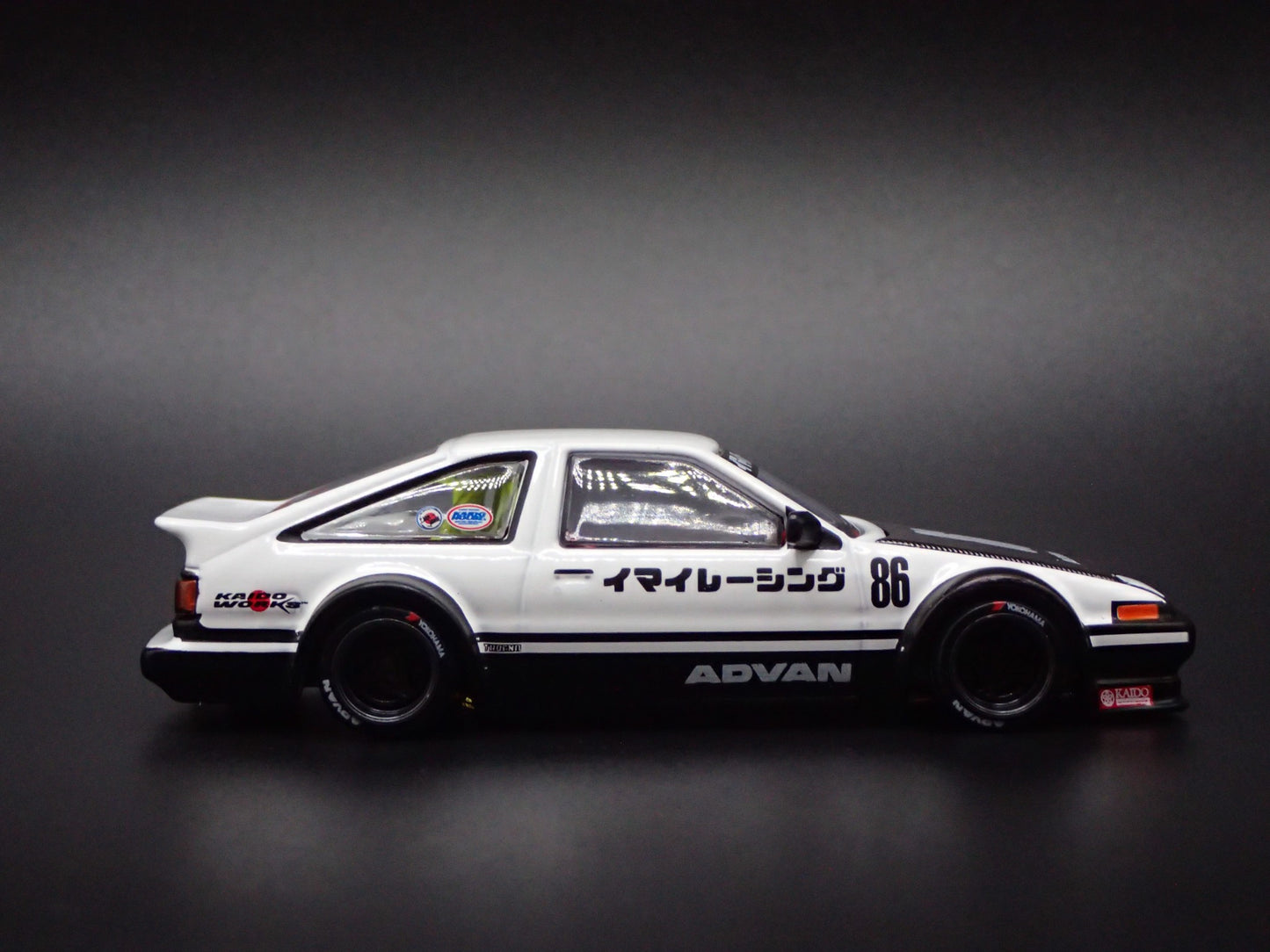 1983-1987 TOYOTA AE86 SPRINTER TRUENO KAIDO HOUSE 1/64 SCALE DIECAST MODEL CAR