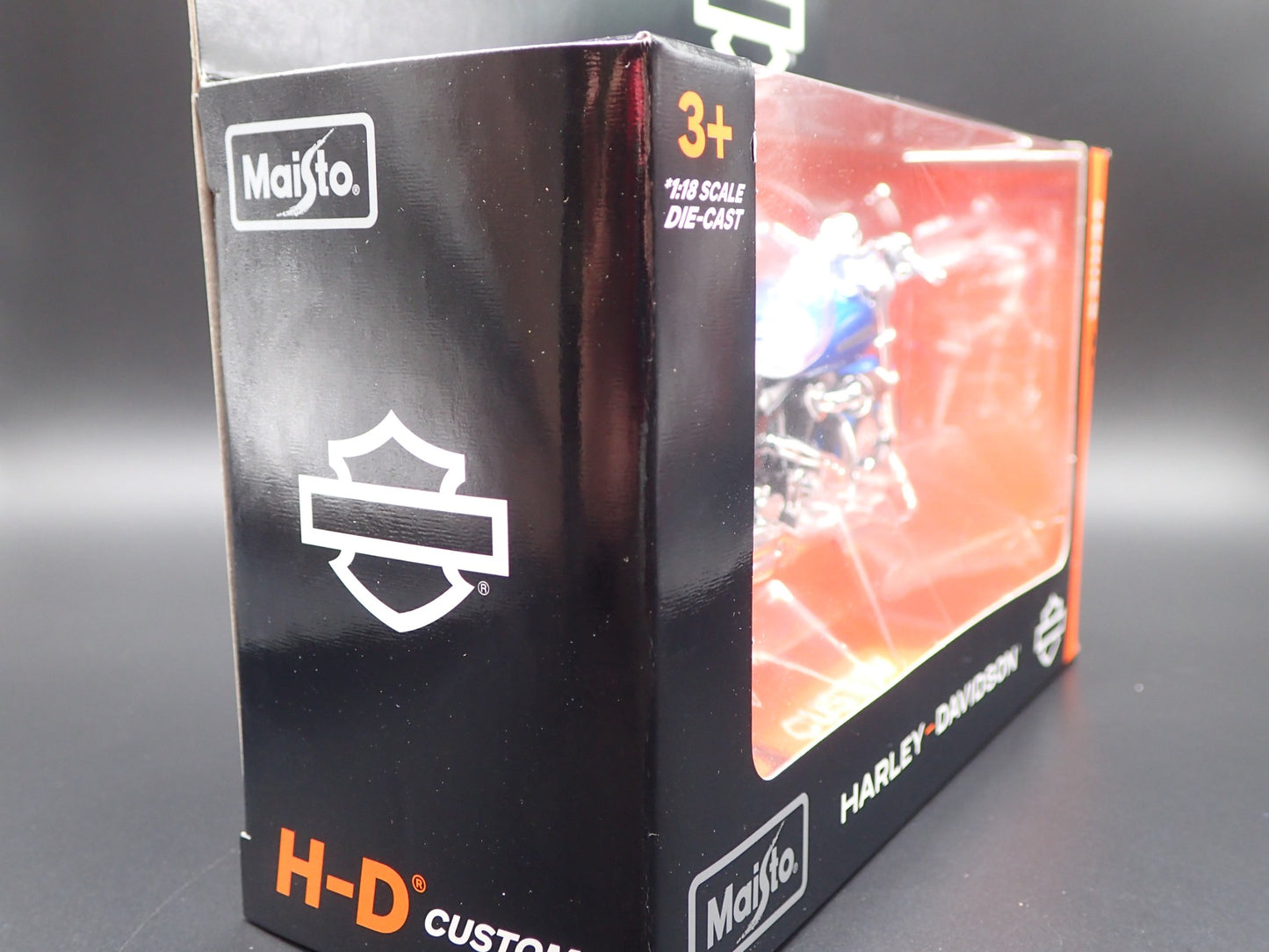 2009 09 FXDFSE CVO FAT BOB HARLEY DAVIDSON MOTORCYCLE MAISTO SERIES 42 1/18 BIKE