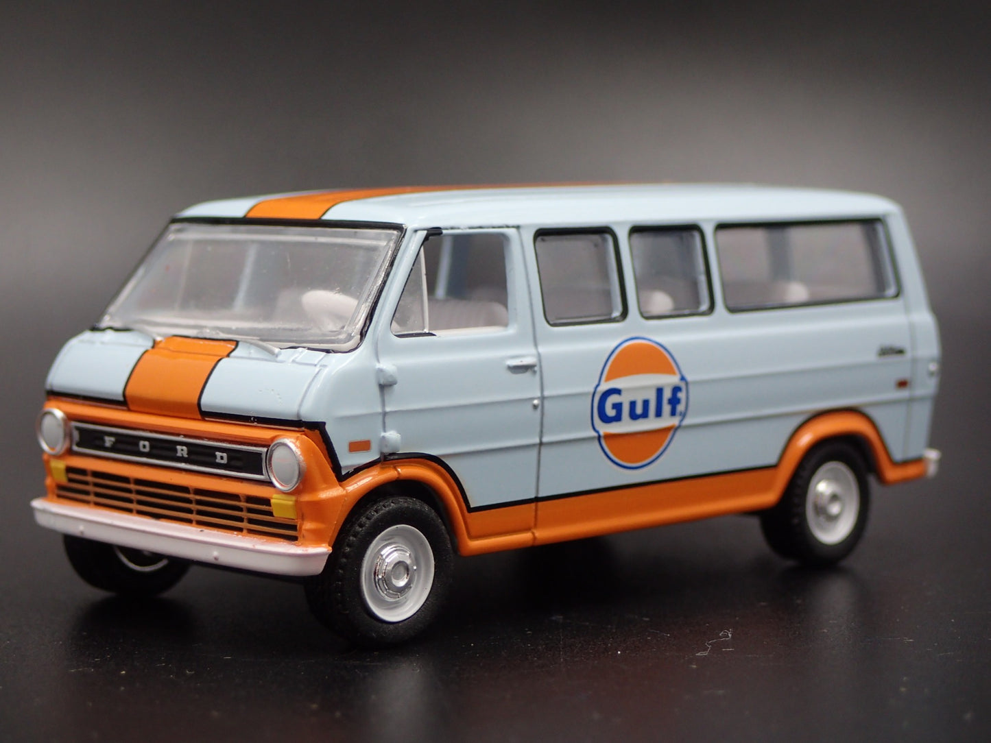 1972 72 FORD CLUB WAGON VAN GULF OIL  HITCH 1:64 SCALE DIORAMA DIECAST MODEL CAR