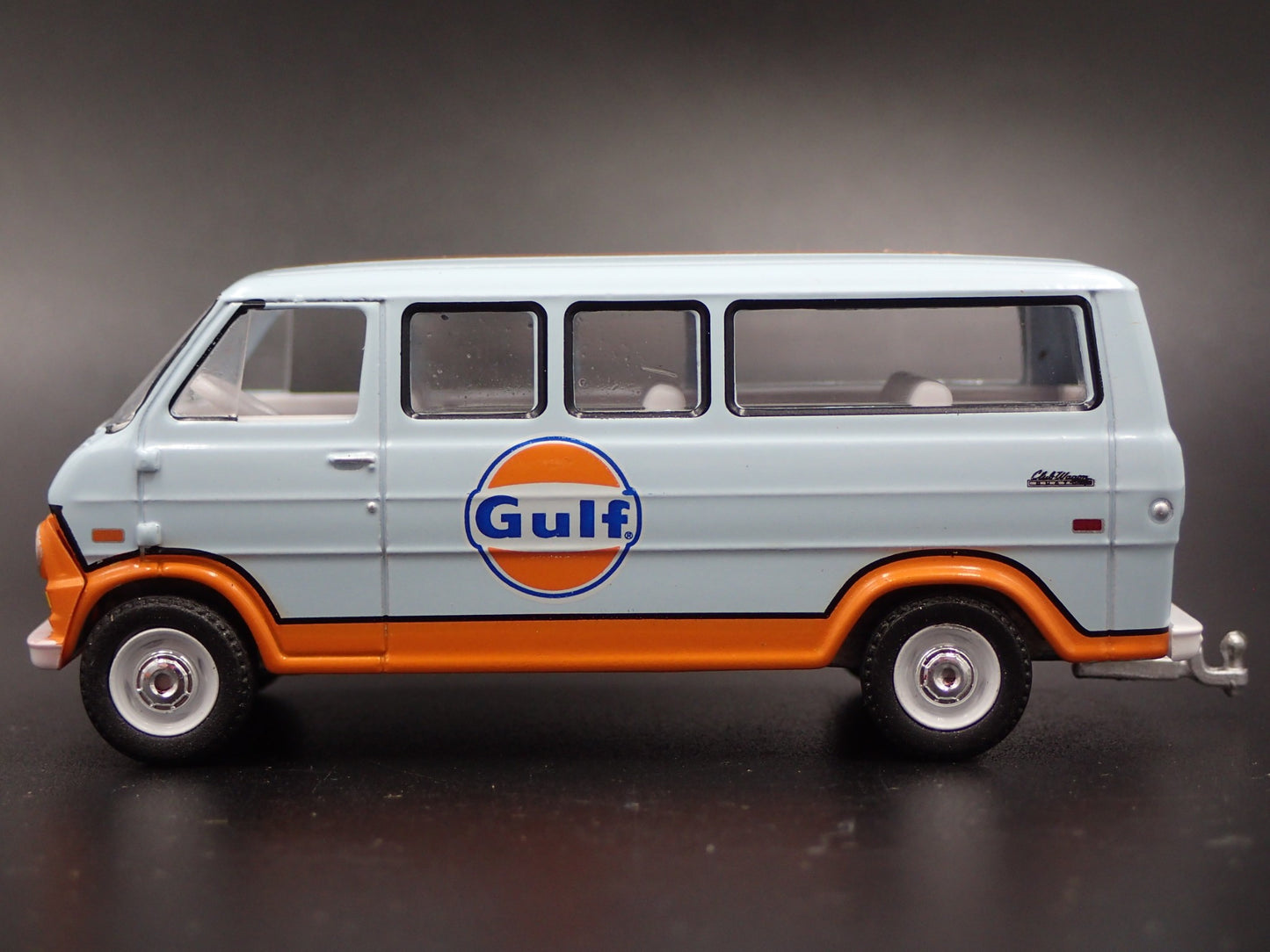 1972 72 FORD CLUB WAGON VAN GULF OIL  HITCH 1:64 SCALE DIORAMA DIECAST MODEL CAR