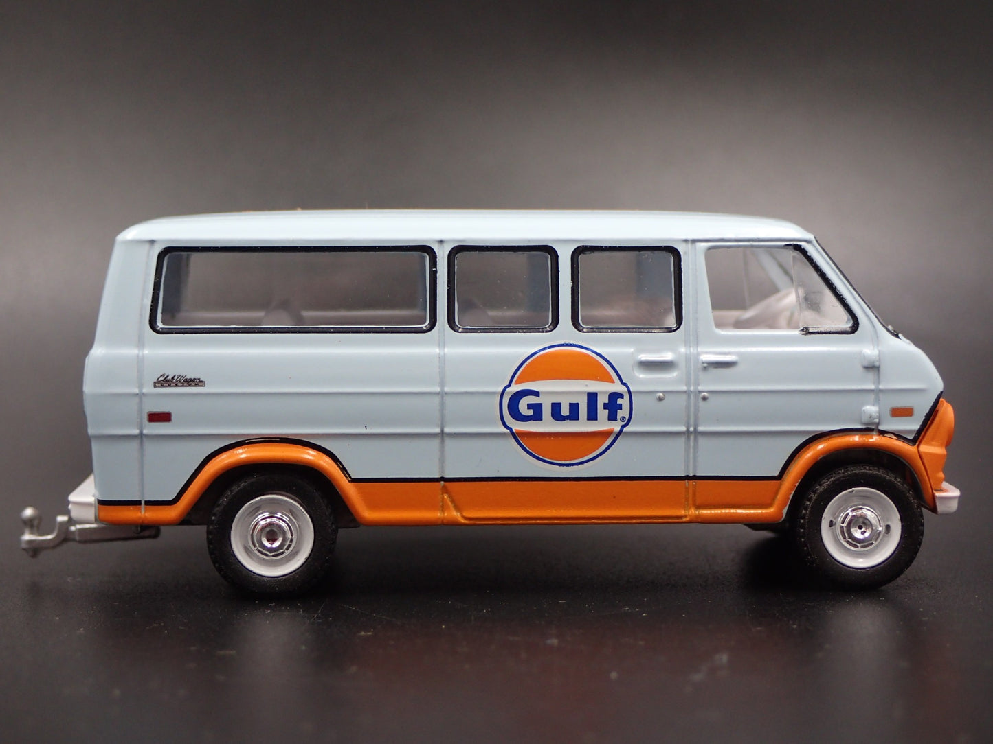 1972 72 FORD CLUB WAGON VAN GULF OIL  HITCH 1:64 SCALE DIORAMA DIECAST MODEL CAR