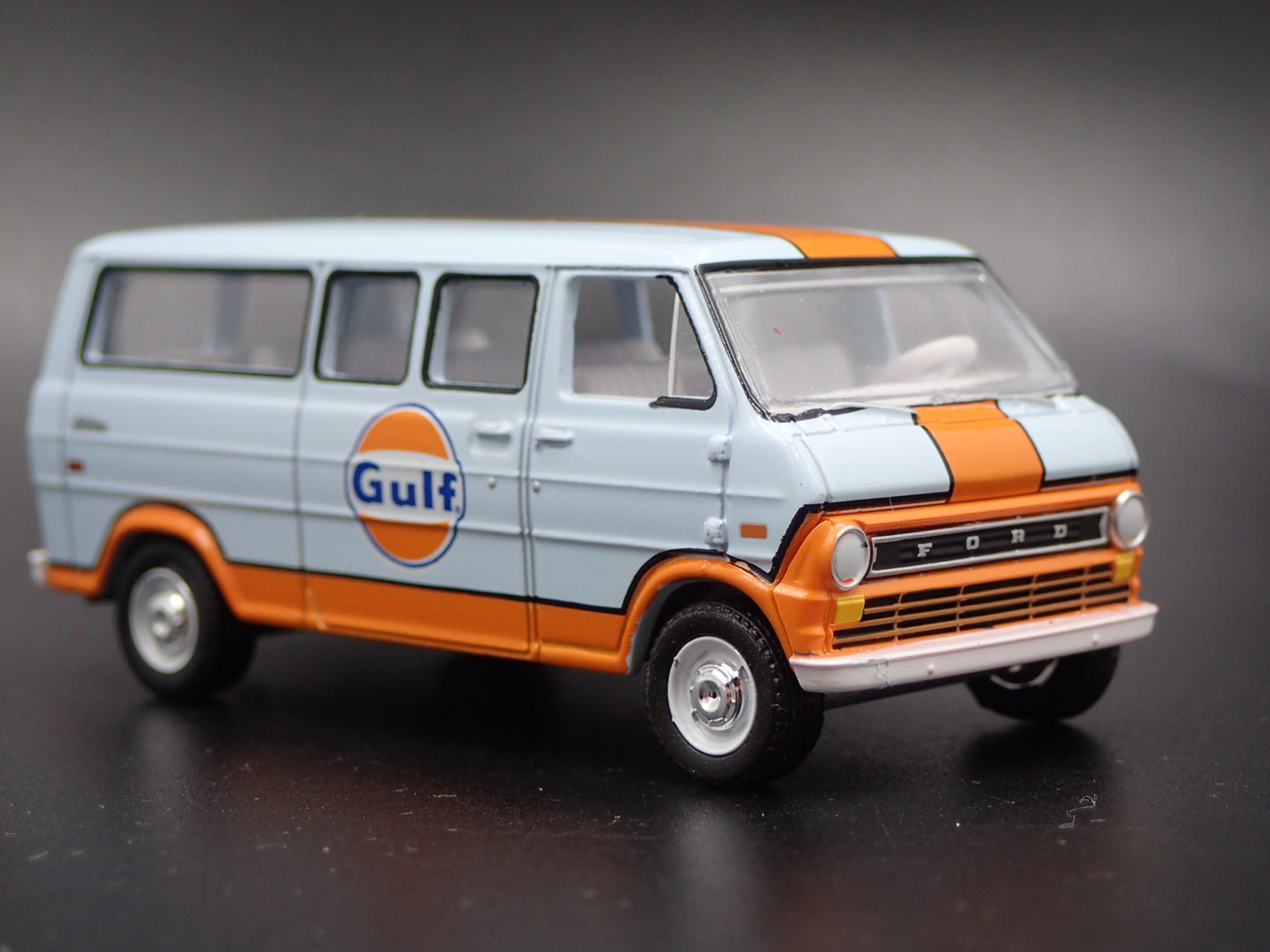 1972 72 FORD CLUB WAGON VAN GULF OIL  HITCH 1:64 SCALE DIORAMA DIECAST MODEL CAR