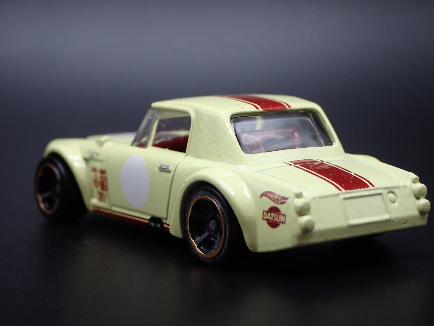 1967-1970 DATSUN FAIRLADY 2000 YOKOHAMA 1:64 SCALE  DIORAMA DIECAST MODEL CAR