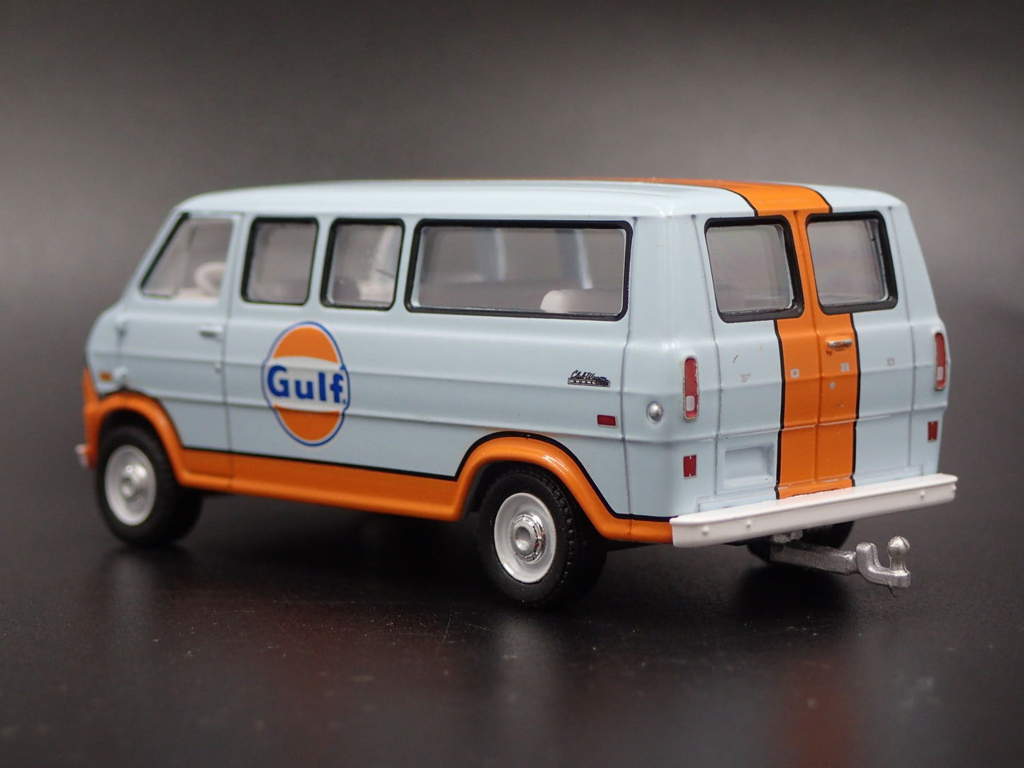 1972 72 FORD CLUB WAGON VAN GULF OIL  HITCH 1:64 SCALE DIORAMA DIECAST MODEL CAR