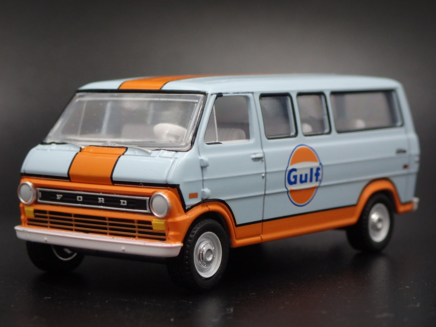 1972 72 FORD CLUB WAGON VAN GULF OIL  HITCH 1:64 SCALE DIORAMA DIECAST MODEL CAR