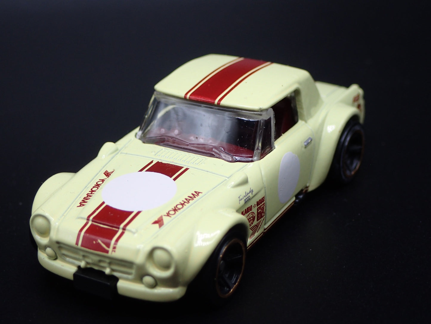 1967-1970 DATSUN FAIRLADY 2000 YOKOHAMA 1:64 SCALE  DIORAMA DIECAST MODEL CAR