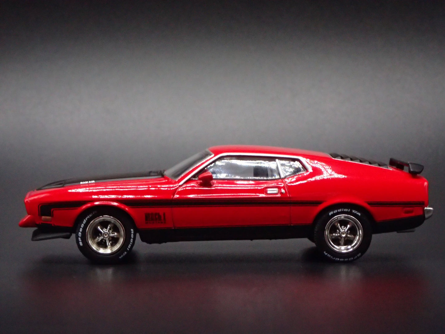 1971 71 FORD MUSTANG MACH 1 FASTBACK RED 1:64 SCALE DIORAMA DIECAST MODEL CAR
