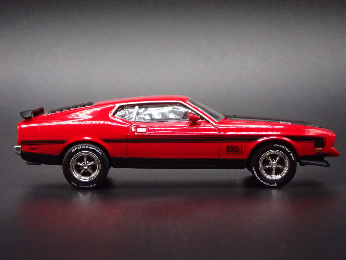 1971 71 FORD MUSTANG MACH 1 FASTBACK RED 1:64 SCALE DIORAMA DIECAST MODEL CAR