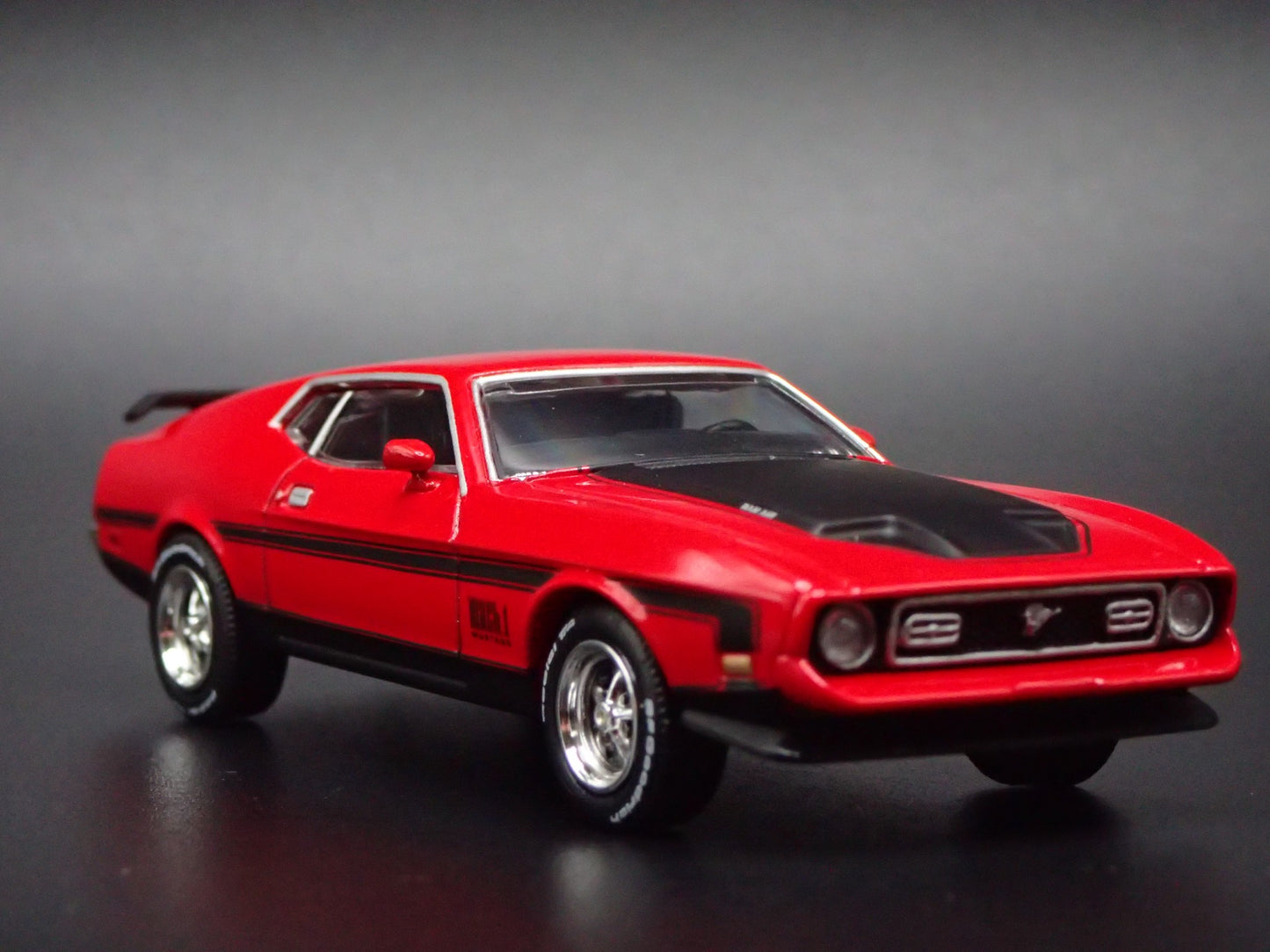 1971 71 FORD MUSTANG MACH 1 FASTBACK RED 1:64 SCALE DIORAMA DIECAST MODEL CAR