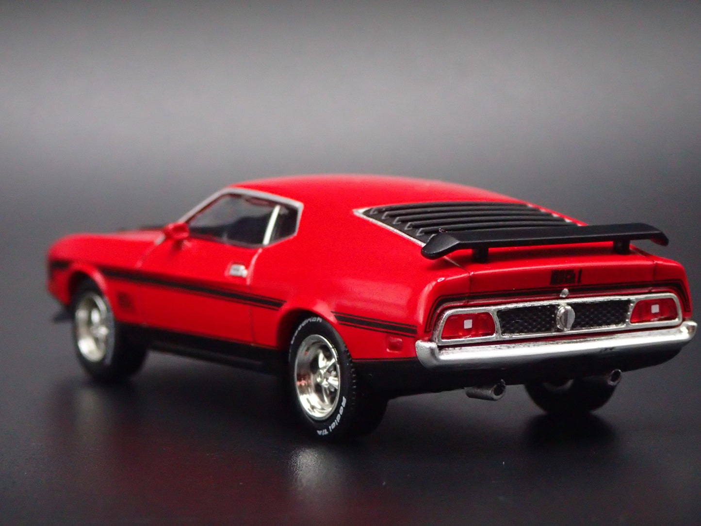1971 71 FORD MUSTANG MACH 1 FASTBACK RED 1:64 SCALE DIORAMA DIECAST MODEL CAR