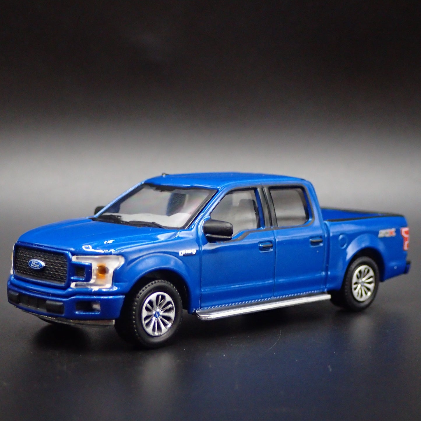2015-2020 FORD F150 XL PICKUP TRUCK BLUE 1:64 SCALE DIORAMA DIECAST MODEL CAR