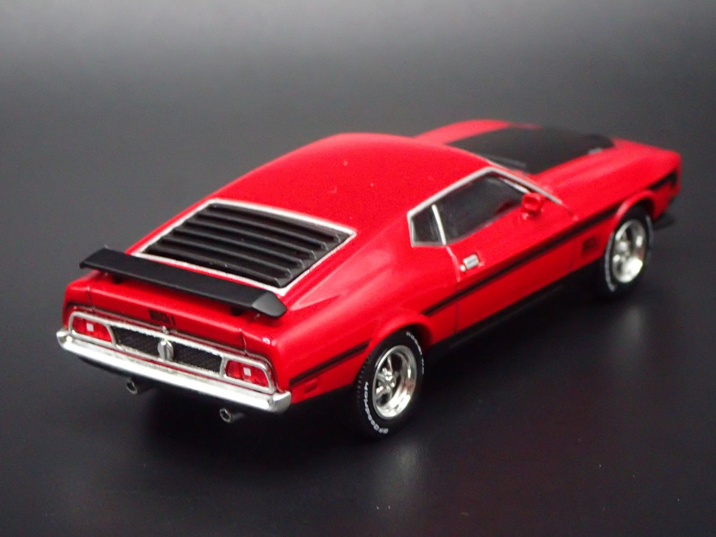 1971 71 FORD MUSTANG MACH 1 FASTBACK RED 1:64 SCALE DIORAMA DIECAST MODEL CAR