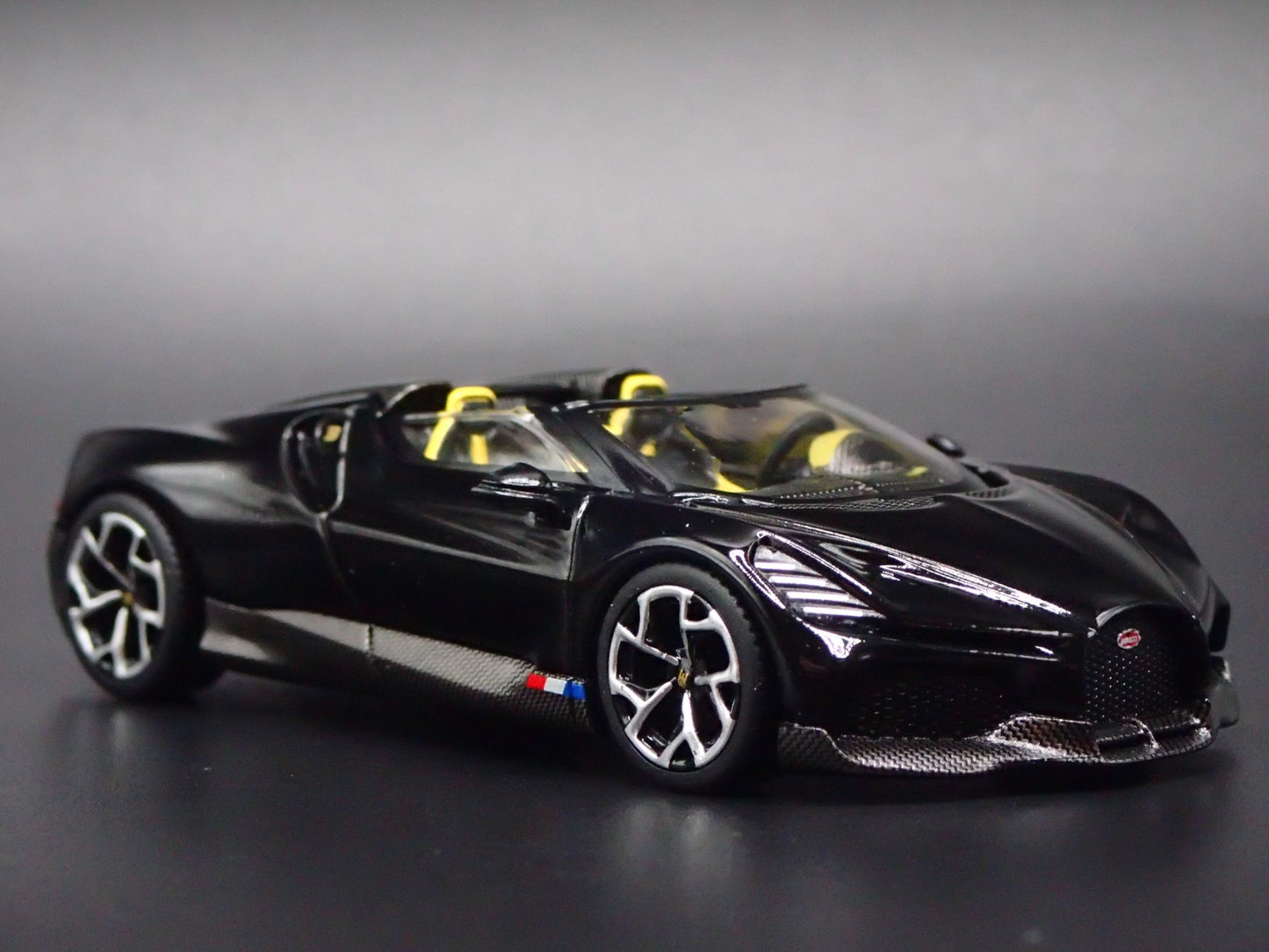 2024-2025 BUGATTI W16 MISTRAL 1:64 SCALE COLLECTIBLE DIORAMA DIECAST MODEL CAR