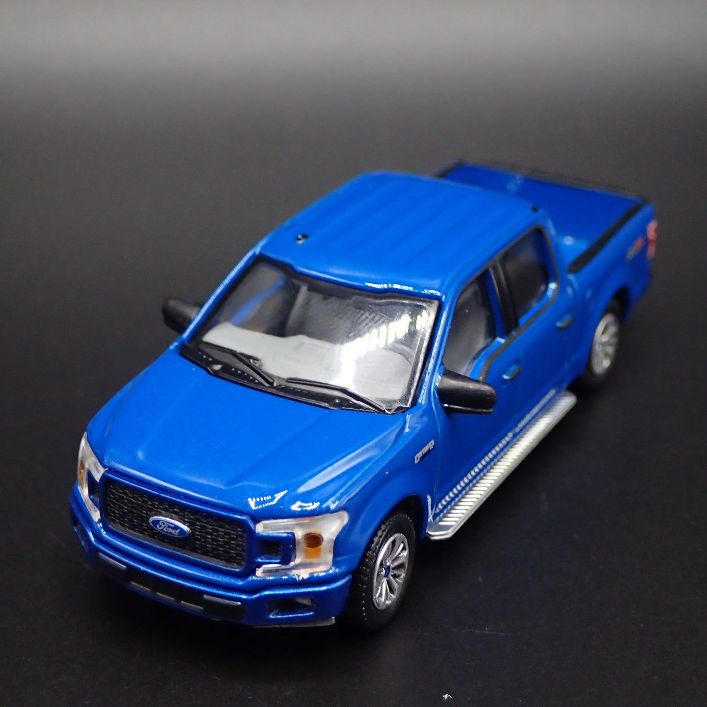 2015-2020 FORD F150 XL PICKUP TRUCK BLUE 1:64 SCALE DIORAMA DIECAST MODEL CAR