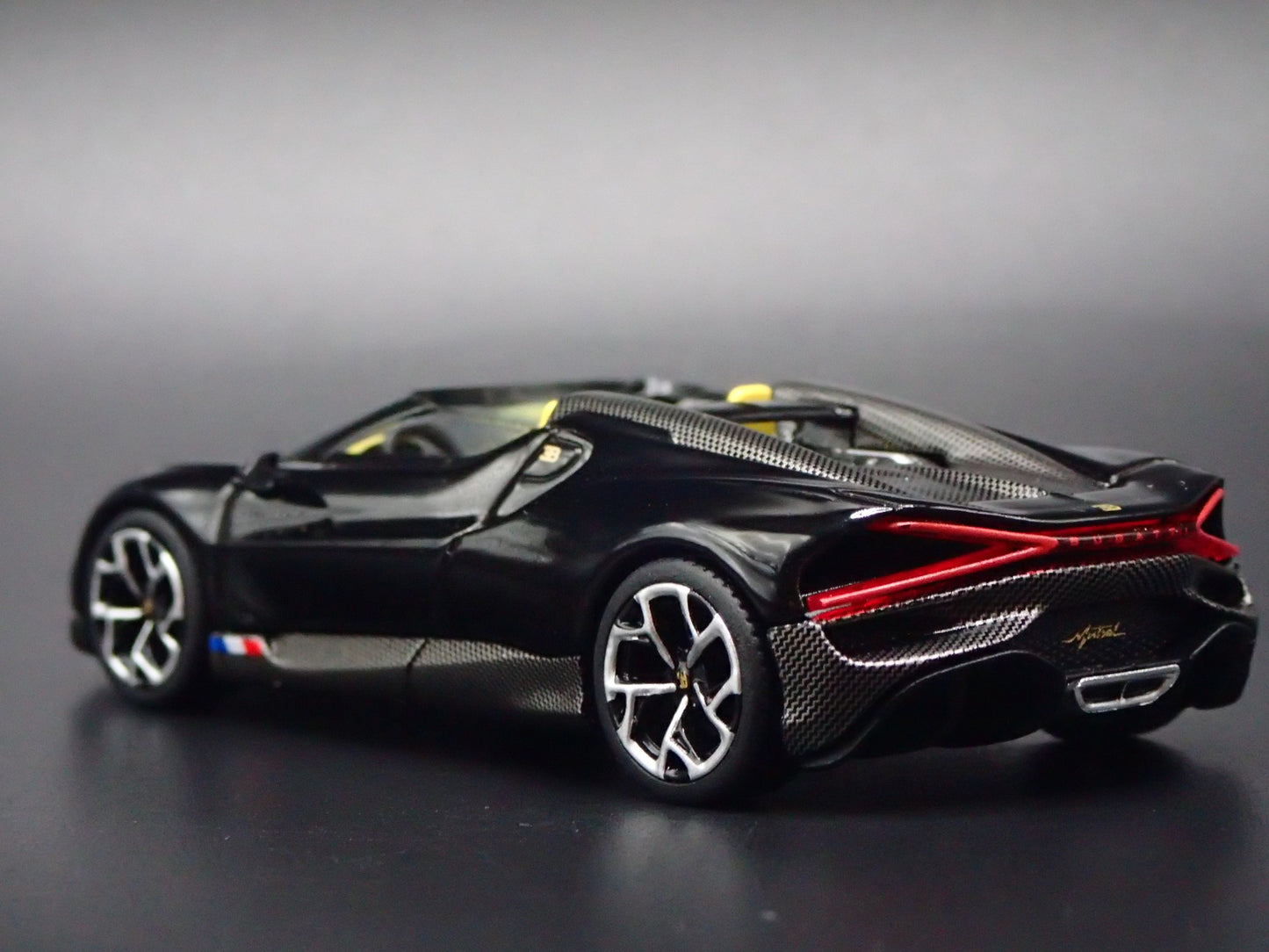 2024-2025 BUGATTI W16 MISTRAL 1:64 SCALE COLLECTIBLE DIORAMA DIECAST MODEL CAR