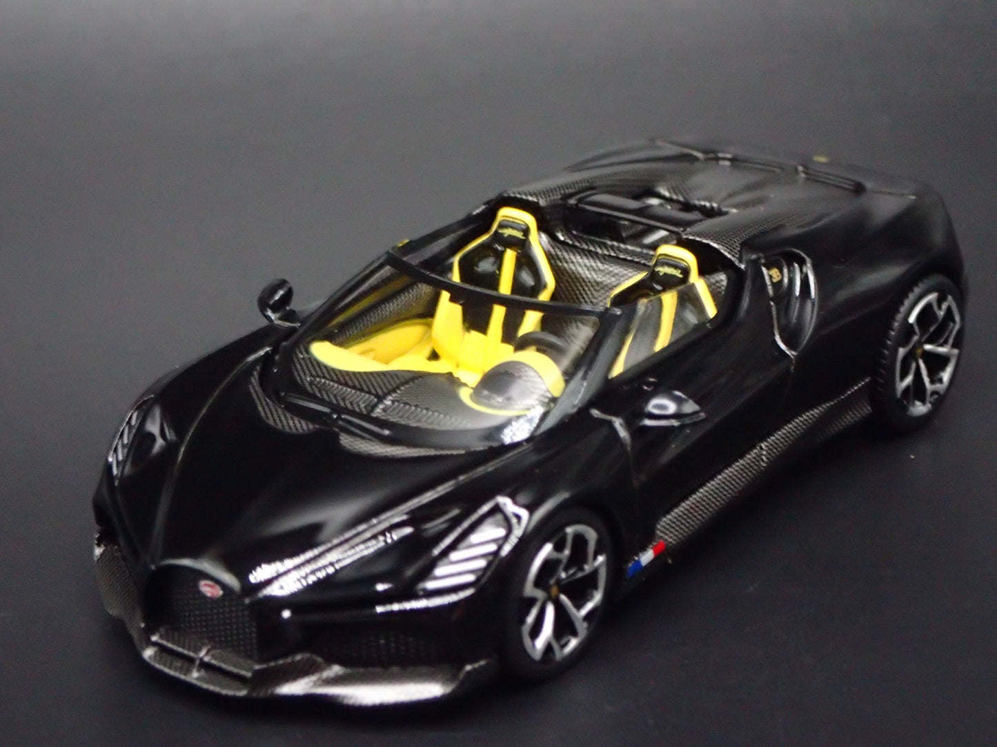 2024-2025 BUGATTI W16 MISTRAL 1:64 SCALE COLLECTIBLE DIORAMA DIECAST MODEL CAR