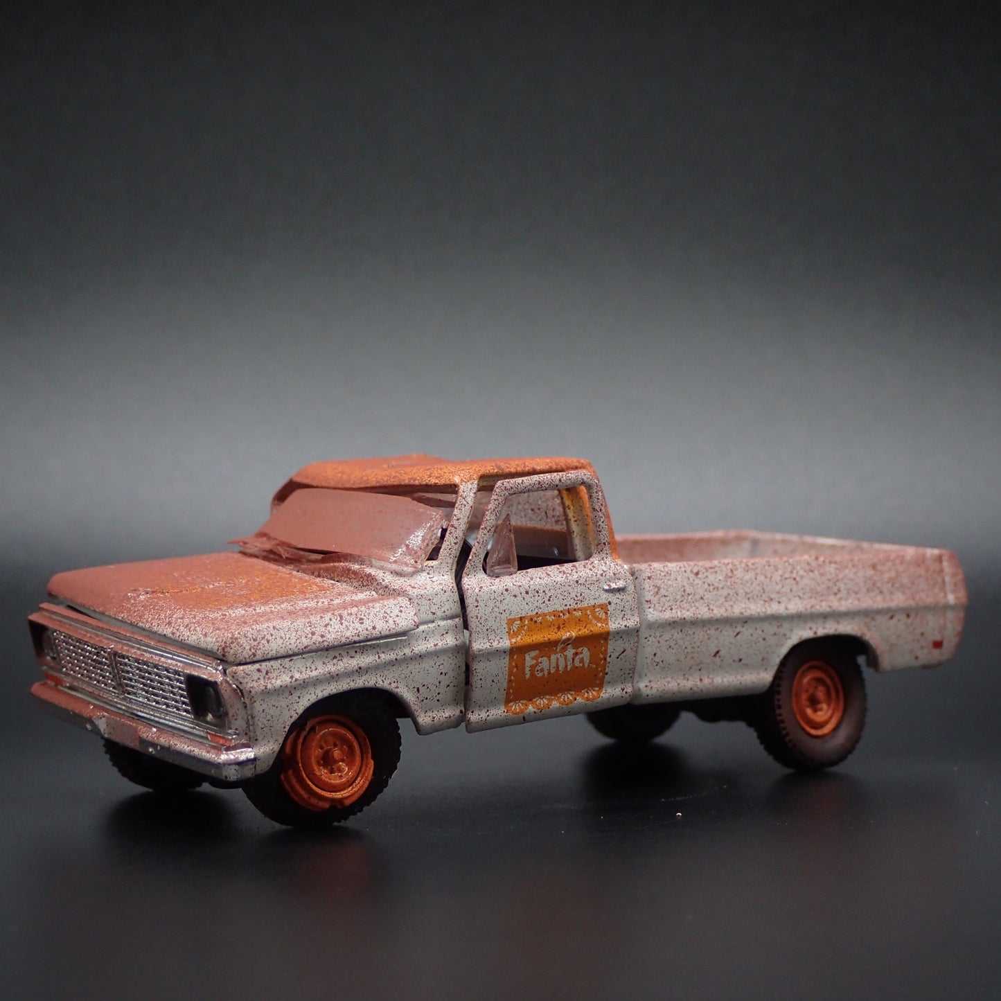 1970 70 FORD F100 PICKUP TRUCK FANTA ABANDONED 1:64 SCALE DIECAST MODEL CAR