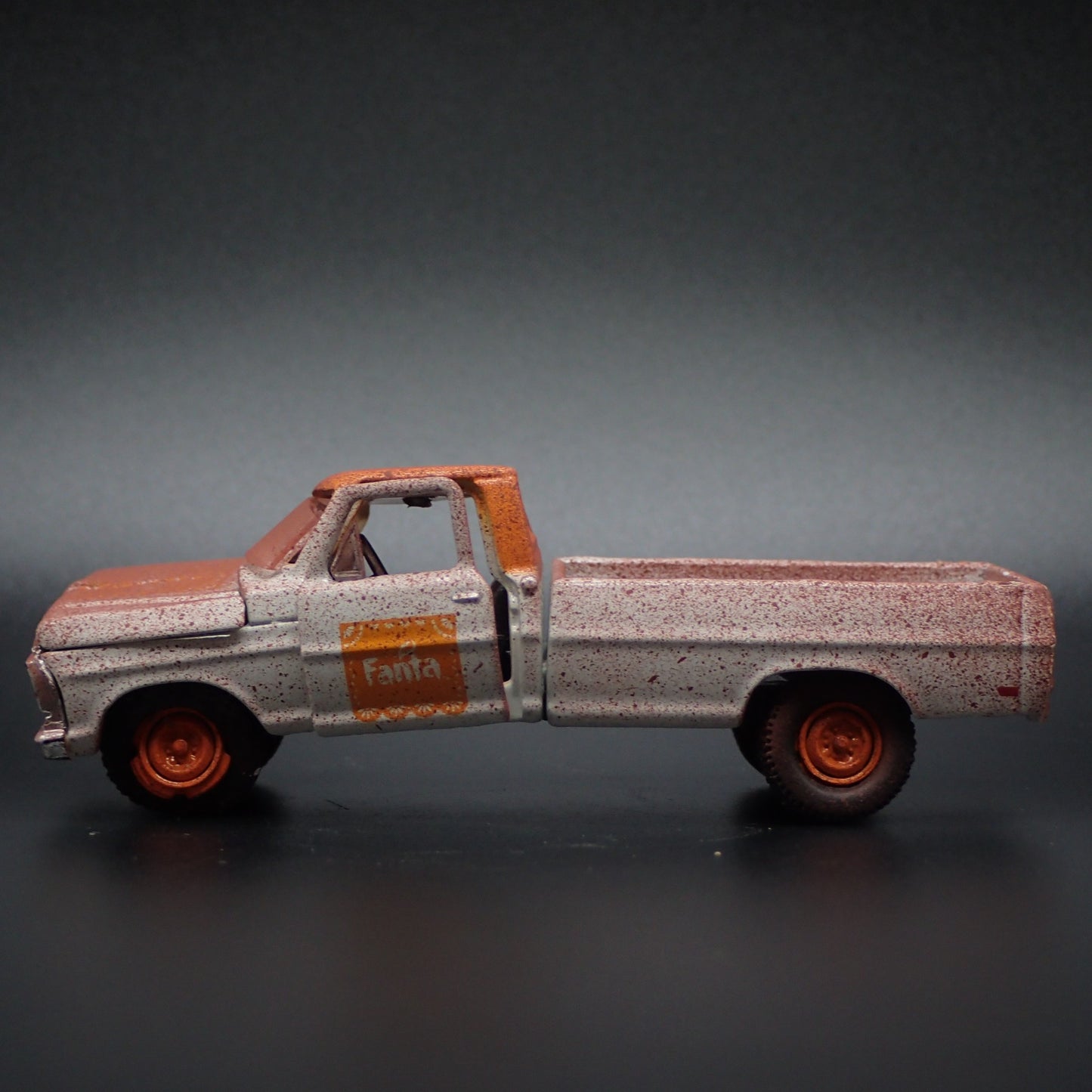 1970 70 FORD F100 PICKUP TRUCK FANTA ABANDONED 1:64 SCALE DIECAST MODEL CAR