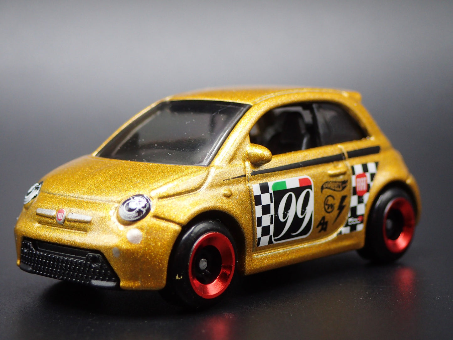 2020-2025 FIAT 500E 2 TWO DOOR GOLD 1/64 SCALE COLLECTIBLE DIECAST MODEL CAR