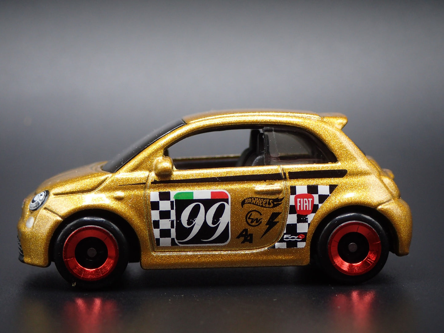 2020-2025 FIAT 500E 2 TWO DOOR GOLD 1/64 SCALE COLLECTIBLE DIECAST MODEL CAR