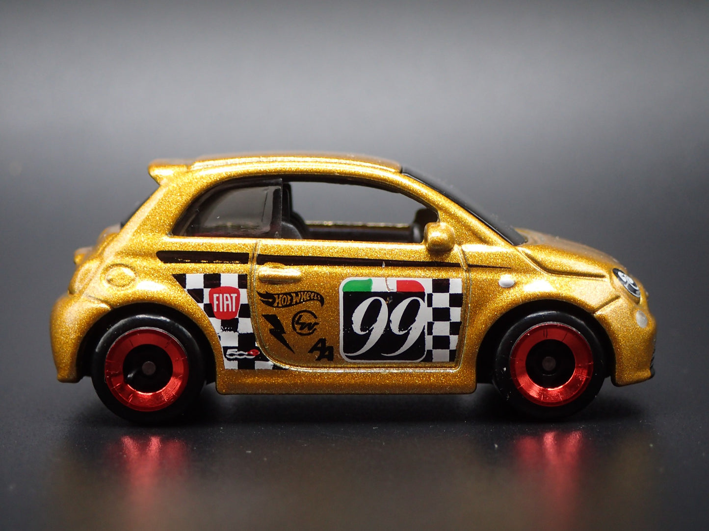 2020-2025 FIAT 500E 2 TWO DOOR GOLD 1/64 SCALE COLLECTIBLE DIECAST MODEL CAR