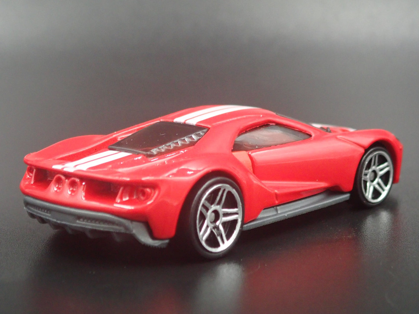 2017-2022 FORD GT SUPERCAR RED 1:64 SCALE COLLECTIBLE DIORAMA DIECAST MODEL CAR